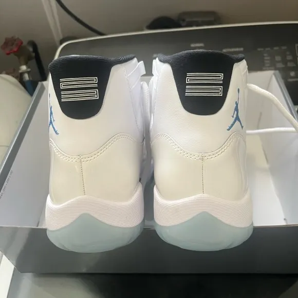 Air Jordan 11 Legend blue