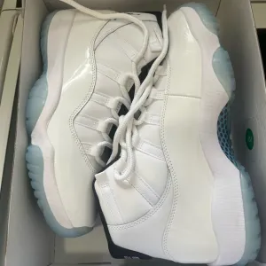 Air Jordan 11 Legend blue