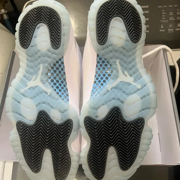 Air Jordan 11 Legend blue