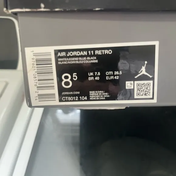 Air Jordan 11 Legend blue