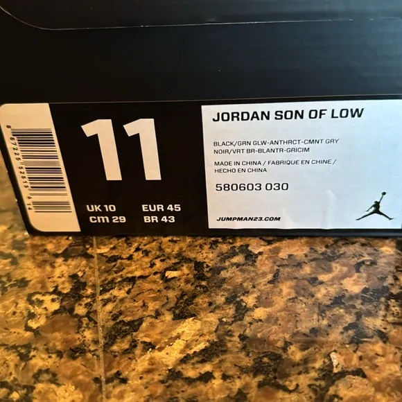 Air Jordan Son Of Mars low black and green glow  EUC 11 580603 030
