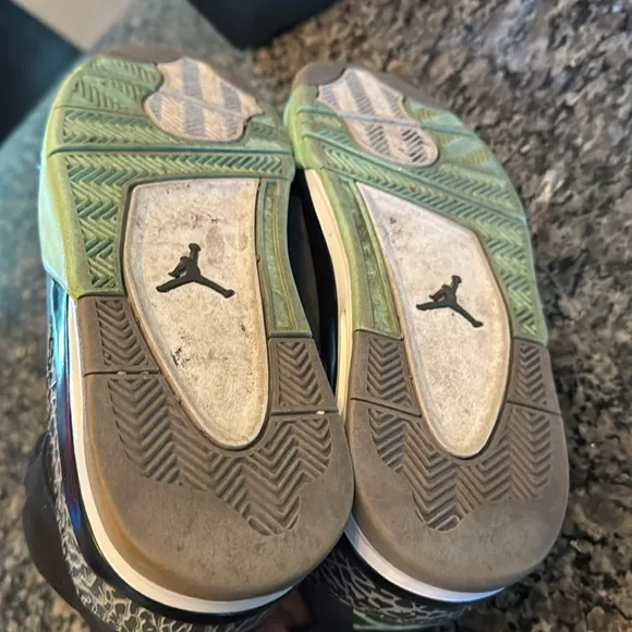 Air Jordan Son Of Mars low black and green glow  EUC 11 580603 030
