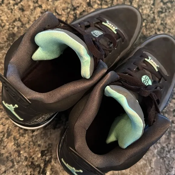 Air Jordan Son Of Mars low black and green glow  EUC 11 580603 030