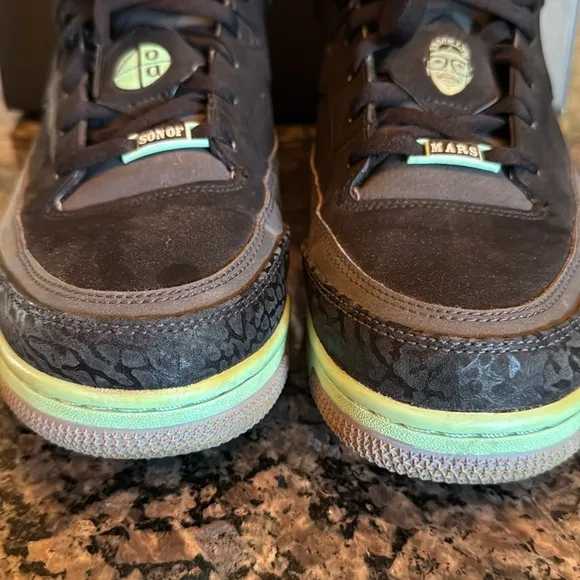 Air Jordan Son Of Mars low black and green glow  EUC 11 580603 030