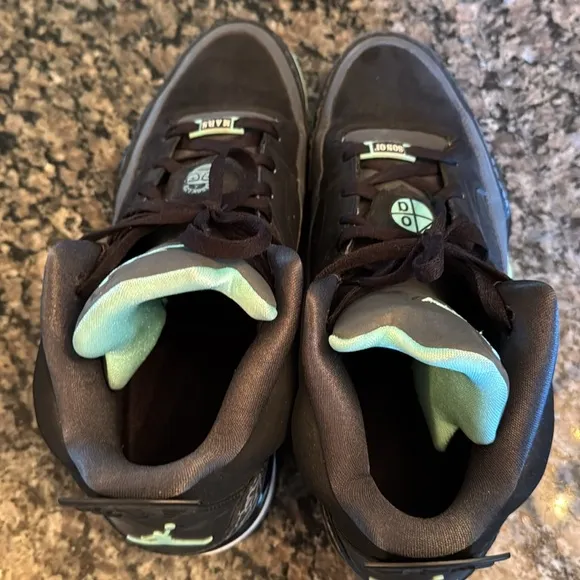 Air Jordan Son Of Mars low black and green glow  EUC 11 580603 030