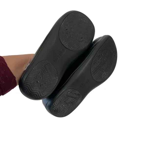 Alegria Leather Slip-On Shoes SZ 37 Black Croc Pattern Comfy Professional Clogs