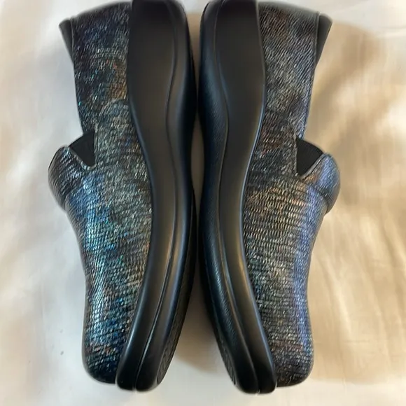 ALEGRIA LIGHTWEIGHT KELI MULTICOLOR SHIMMERY SHOES.  A LITTLE BLING!  NE…