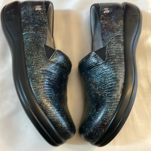 ALEGRIA LIGHTWEIGHT KELI MULTICOLOR SHIMMERY SHOES.  A LITTLE BLING!  NE…
