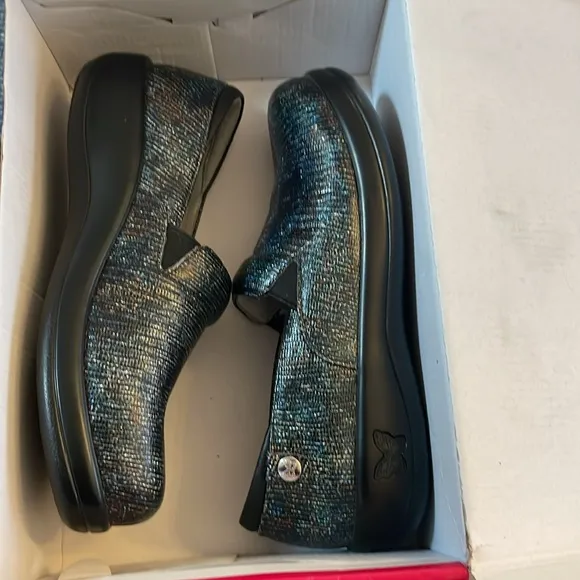 ALEGRIA LIGHTWEIGHT KELI MULTICOLOR SHIMMERY SHOES.  A LITTLE BLING!  NE…