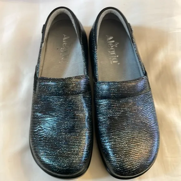 ALEGRIA LIGHTWEIGHT KELI MULTICOLOR SHIMMERY SHOES.  A LITTLE BLING!  NE…