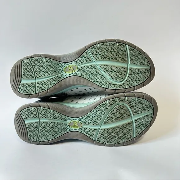 Align Women's Torri Mint shimmer nursing shoes elastic pull-on knit sneakers