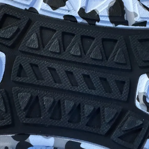 APL Techloom Bliss Slip on Sneakers