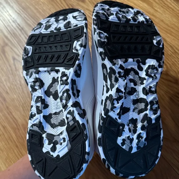 APL Techloom Bliss Slip on Sneakers