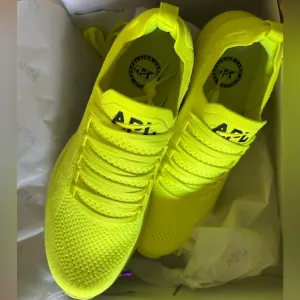 APL Techloom Energy Athletic Shoes Sleek Knit Design Sz 9