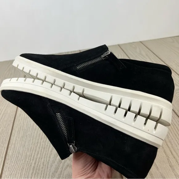 Aqua College Flivia Women's Suede Waterproof Slip-On Sneakers 11M Black $99