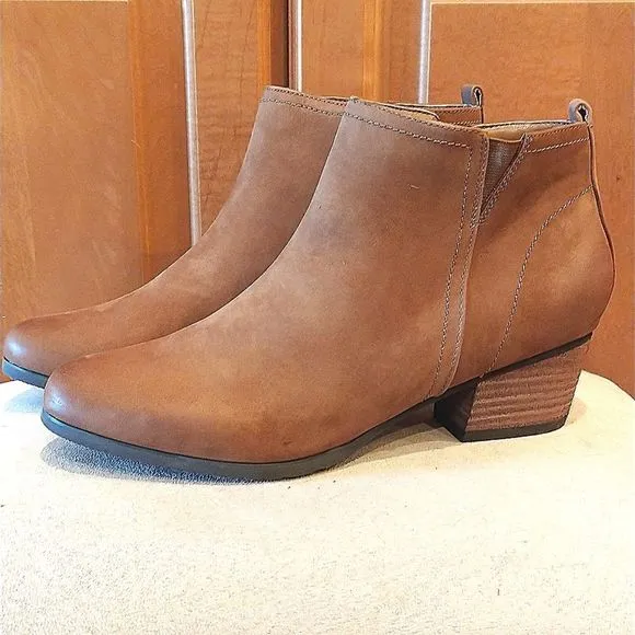 Aqua College Waterproof Leather Ankle Boots Sz 10 NIB