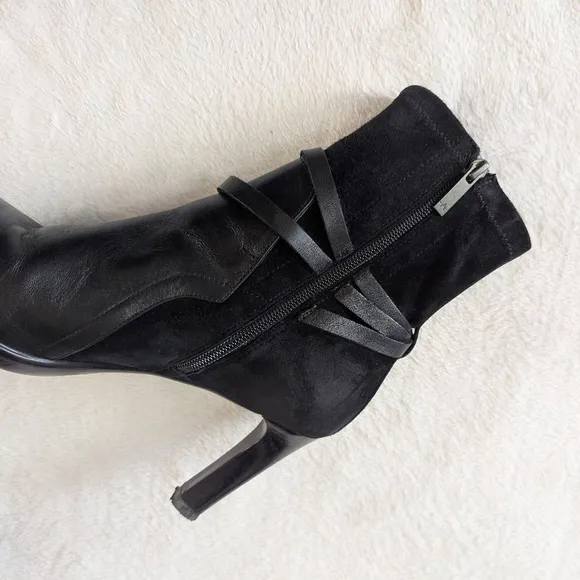 Aquatalia Ryann - Black - Ankle Boots Size 9