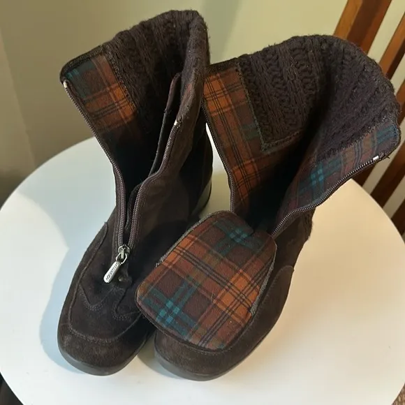 Aquatalia Suede Wedge Heel Boots Knit Sweater Collar Front Zipper Weatherproof