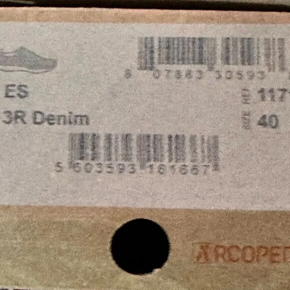 ARCOPEDICO Women’s ES Knit Slip On Shoes in the Size 40/9-9.5 US Size in Denim