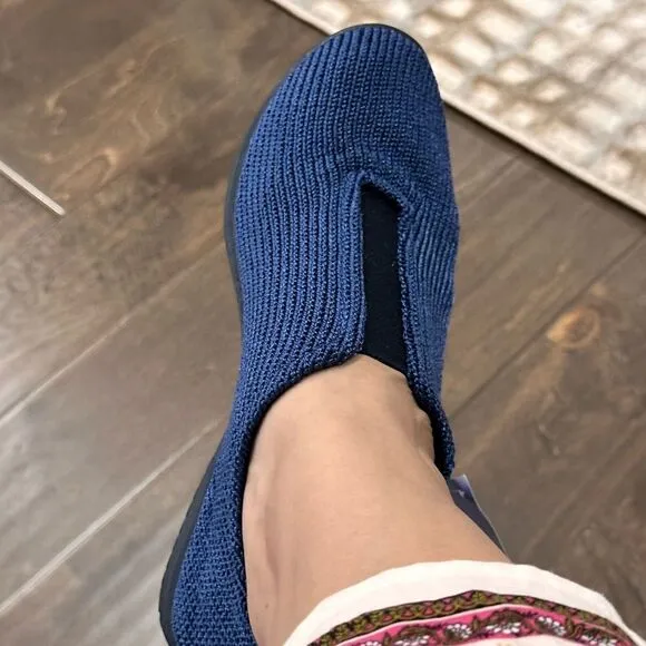 ARCOPEDICO Women’s ES Knit Slip On Shoes in the Size 40/9-9.5 US Size in Denim