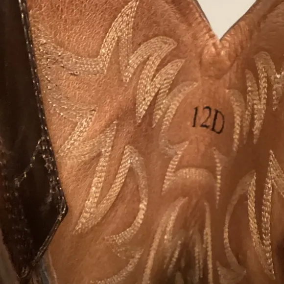 Ariat Boot with embroidered body slip on boots Sz 12 D # cow boy # western