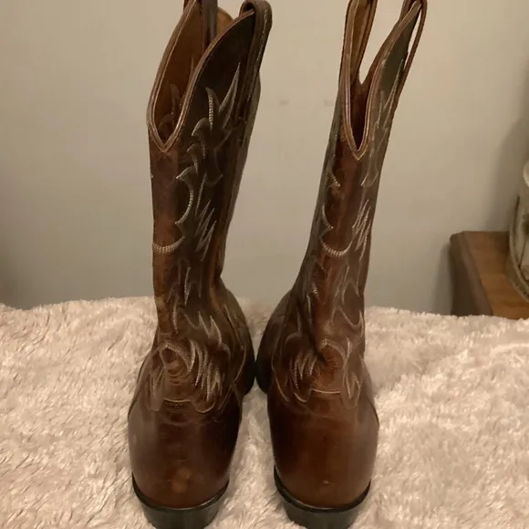 Ariat Boot with embroidered body slip on boots Sz 12 D # cow boy # western