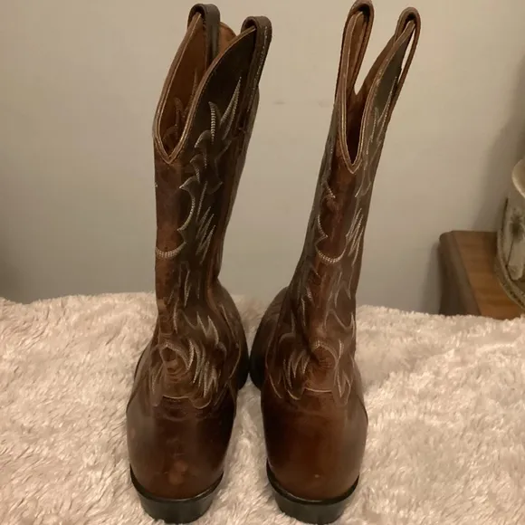 Ariat Boot with embroidered body slip on boots Sz 12 D # cow boy # western