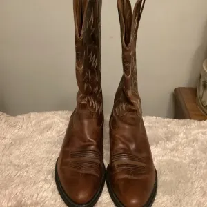 Ariat Boot with embroidered body slip on boots Sz 12 D # cow boy # western