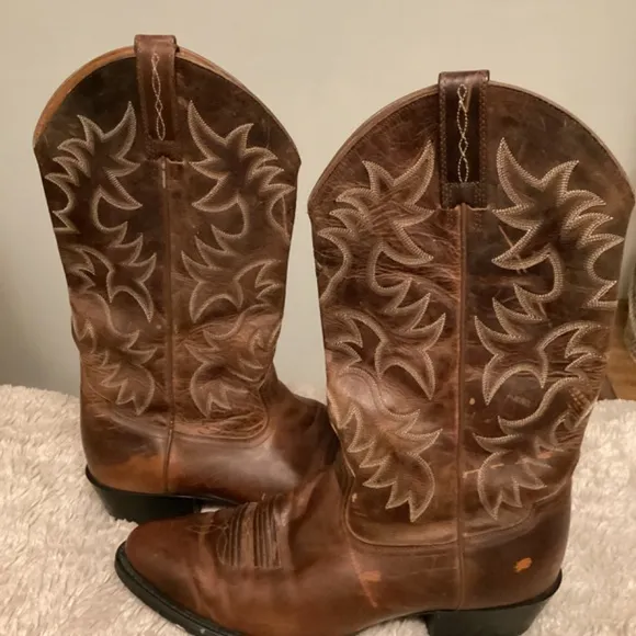 Ariat Boot with embroidered body slip on boots Sz 12 D # cow boy # western