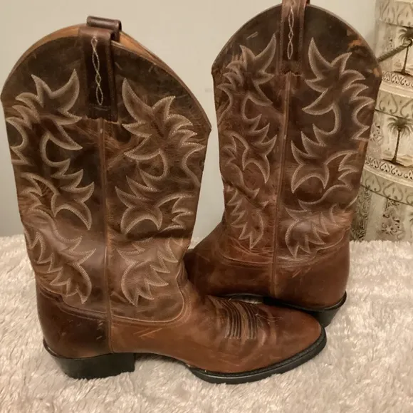 Ariat Boot with embroidered body slip on boots Sz 12 D # cow boy # western