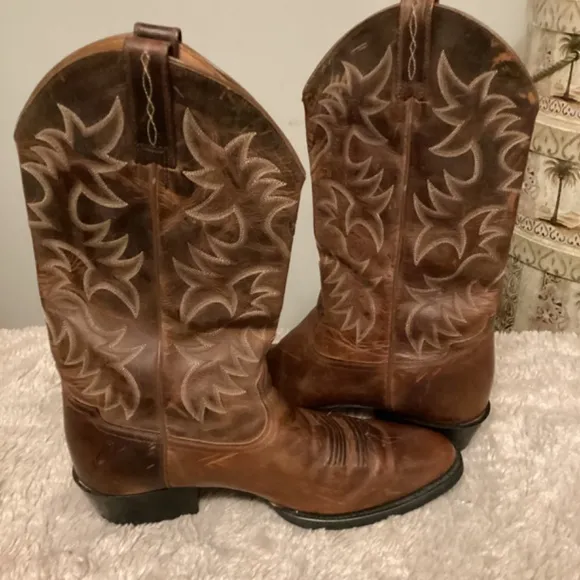 Ariat Boot with embroidered body slip on boots Sz 12 D # cow boy # western