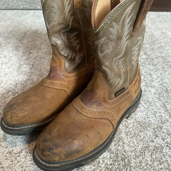 Ariat Brown and Tan Cowboy Boots
