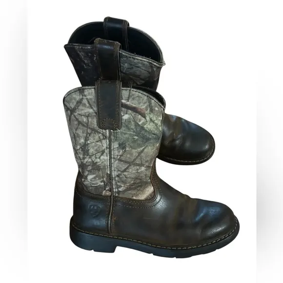 Ariat Camo Cowboy Boots Youth Size 2 Durable Western Kids’ Boots