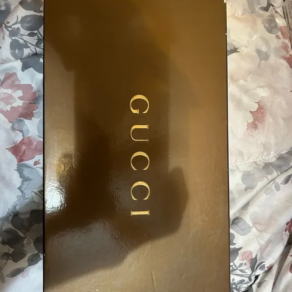 Authentic Gucci sneakersGucci Beige with green and red stripes