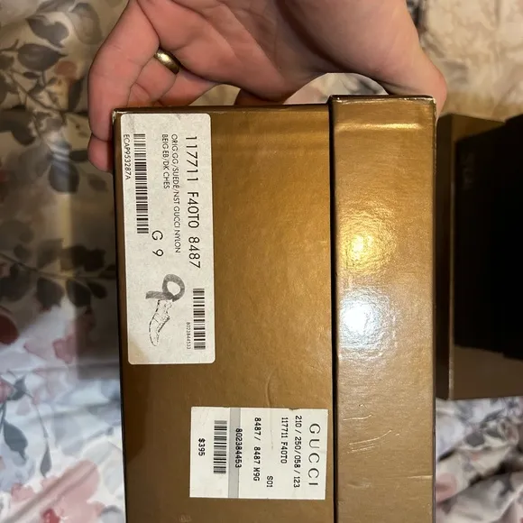 Authentic Gucci sneakersGucci Beige with green and red stripes