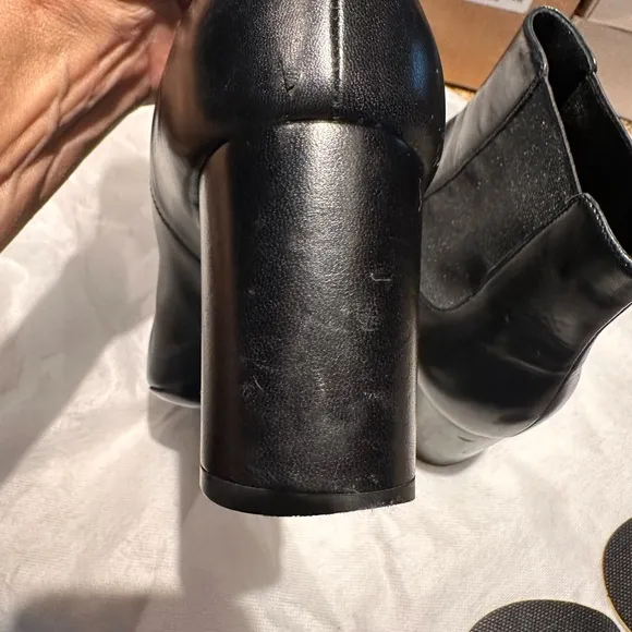 Authentic Ives Saint Laurent Chelsea Boots  Black 2.5” Heel Good Condition 😍 8