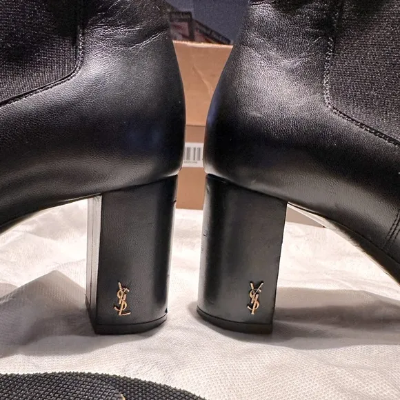 Authentic Ives Saint Laurent Chelsea Boots  Black 2.5” Heel Good Condition 😍 8
