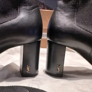 Authentic Ives Saint Laurent Chelsea Boots  Black 2.5” Heel Good Condition 😍 8