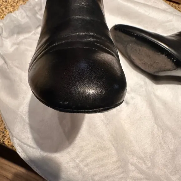 Authentic Ives Saint Laurent Chelsea Boots  Black 2.5” Heel Good Condition 😍 8