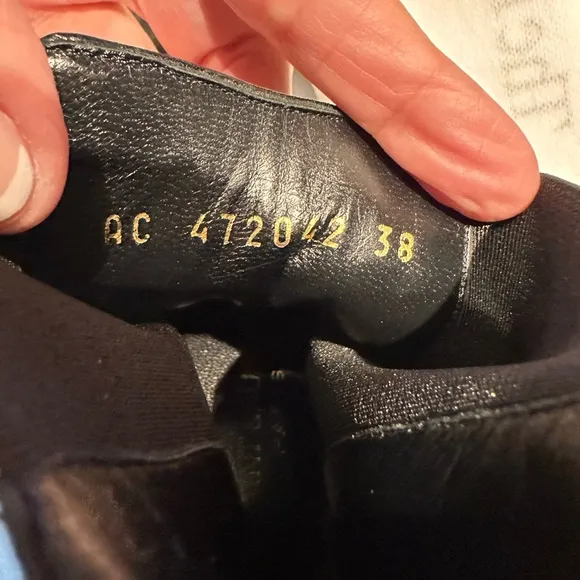 Authentic Ives Saint Laurent Chelsea Boots  Black 2.5” Heel Good Condition 😍 8