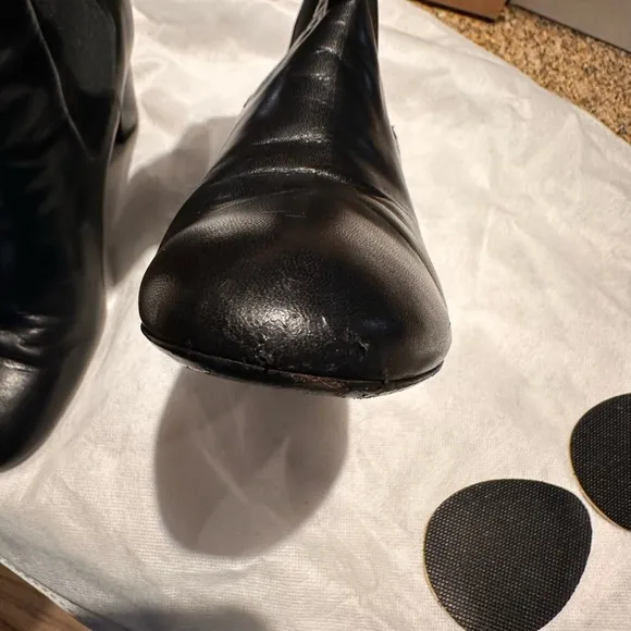 Authentic Ives Saint Laurent Chelsea Boots  Black 2.5” Heel Good Condition 😍 8