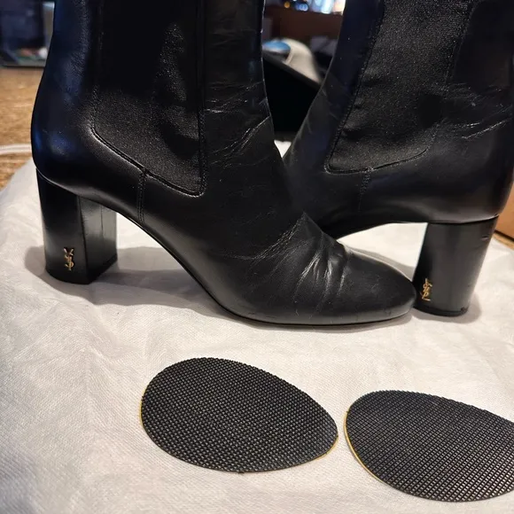 Authentic Ives Saint Laurent Chelsea Boots  Black 2.5” Heel Good Condition 😍 8