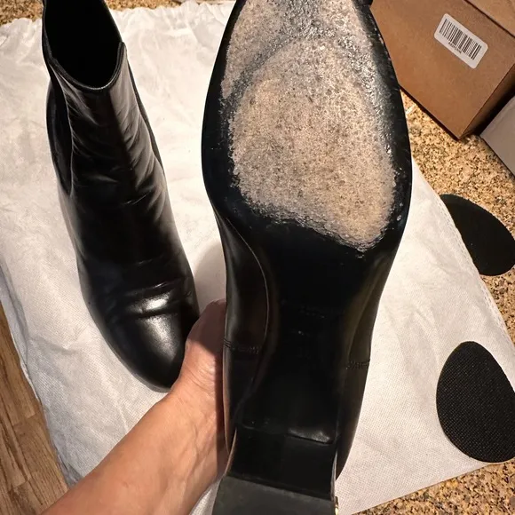 Authentic Ives Saint Laurent Chelsea Boots  Black 2.5” Heel Good Condition 😍 8