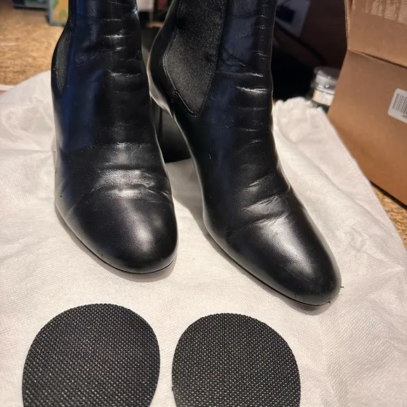 Authentic Ives Saint Laurent Chelsea Boots  Black 2.5” Heel Good Condition 😍 8