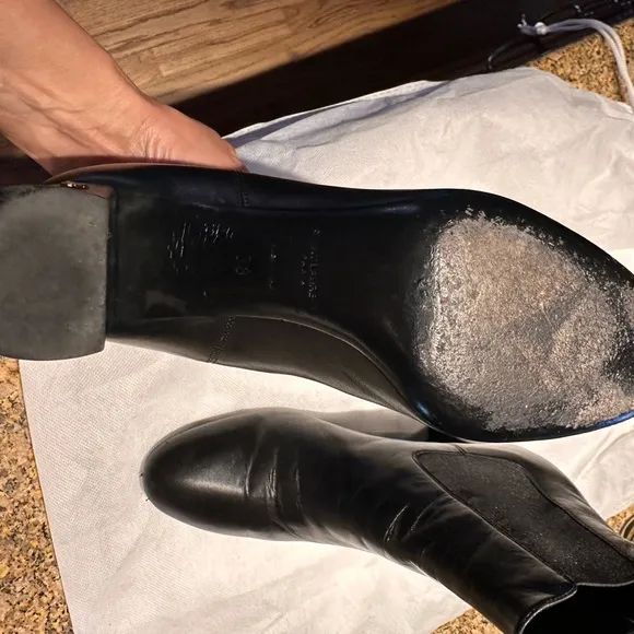 Authentic Ives Saint Laurent Chelsea Boots  Black 2.5” Heel Good Condition 😍 8