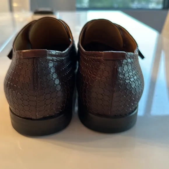 Authentic men's size 8 Cesare PaciottiBrown dress shoes