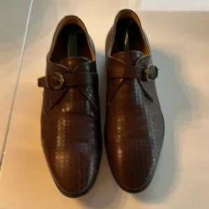 Authentic men's size 8 Cesare PaciottiBrown dress shoes
