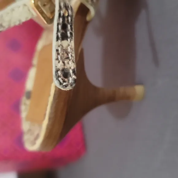 Authentic Tory Burch trappy sandals