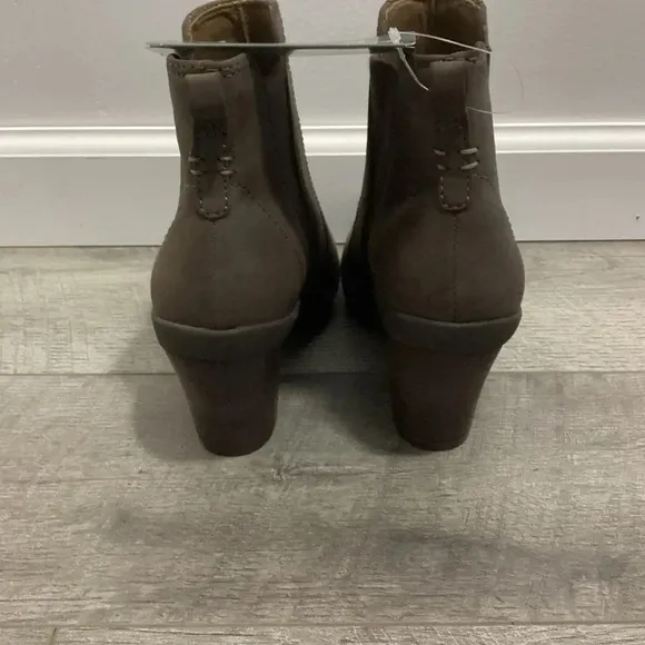 BareTraps Posture Plus Dasha Block Heel Booties Size 7M NWT