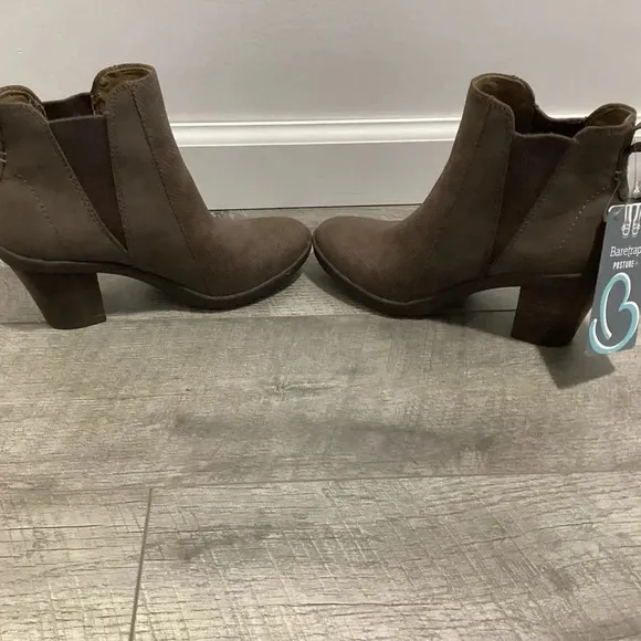 BareTraps Posture Plus Dasha Block Heel Booties Size 7M NWT